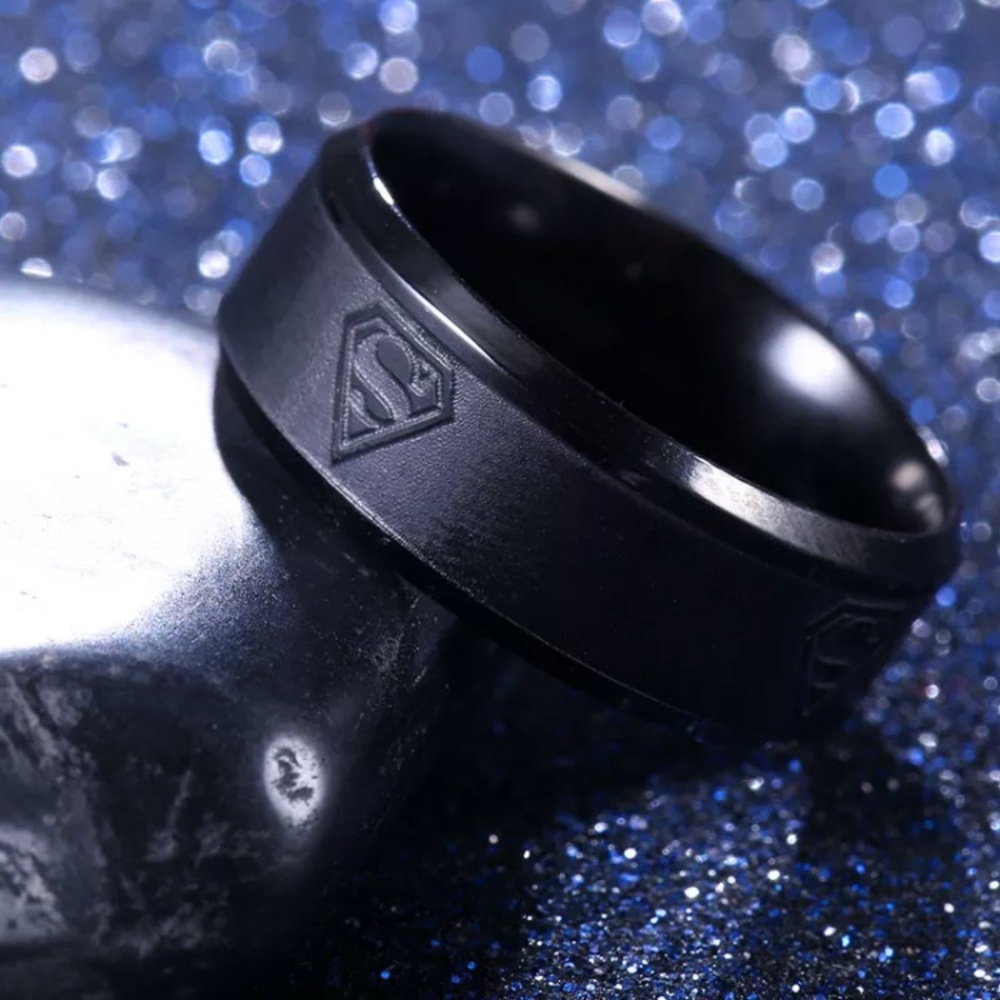 Superman Logo 8MM Men’s Titanium Band Ring